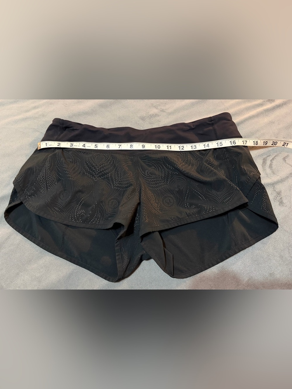 Size 8 Lululemon Spicy Black Speed Up Shorts Size Dot & Liner No Piling Perfect